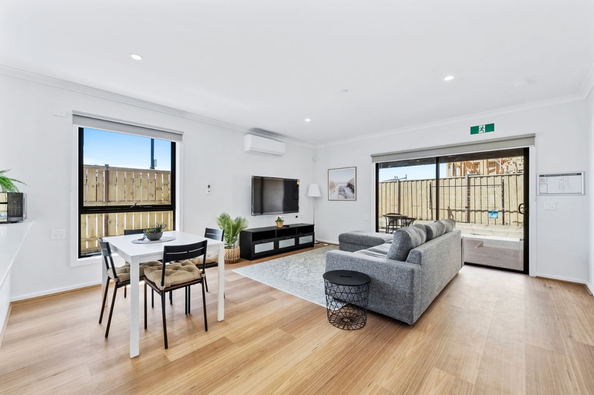Modern 3-Bedroom HPS - Sparland Street, Manor Lakes VIC — Home image 10