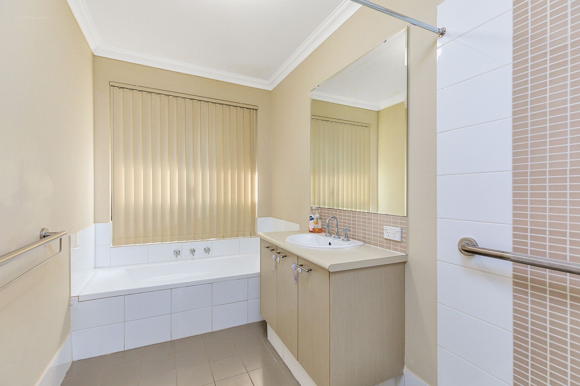 Fully furnished, low set home in Baldivis — Home image 2
