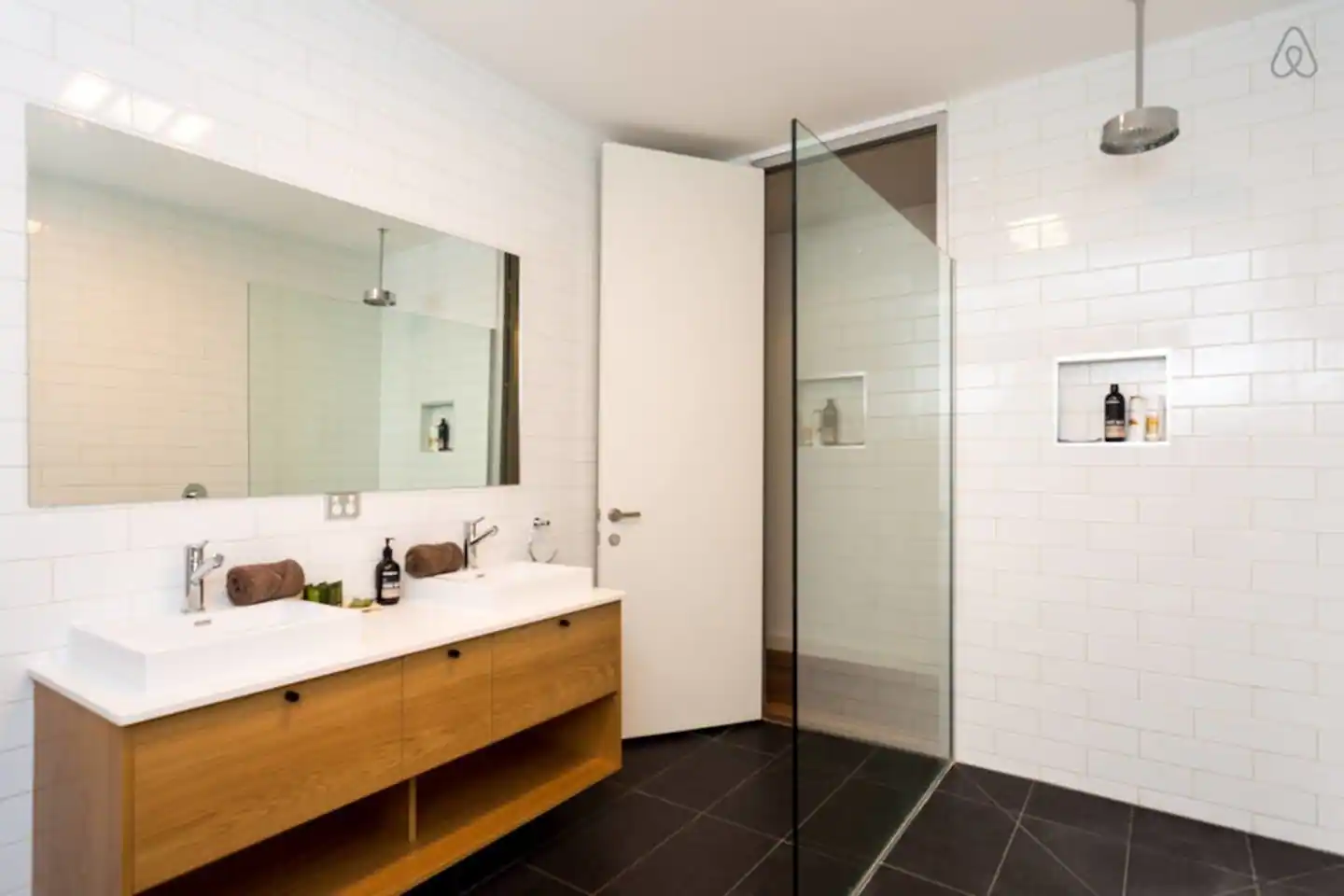 Accessible Accommodation in Richmond - Available now for MTA/STA — Home image 9