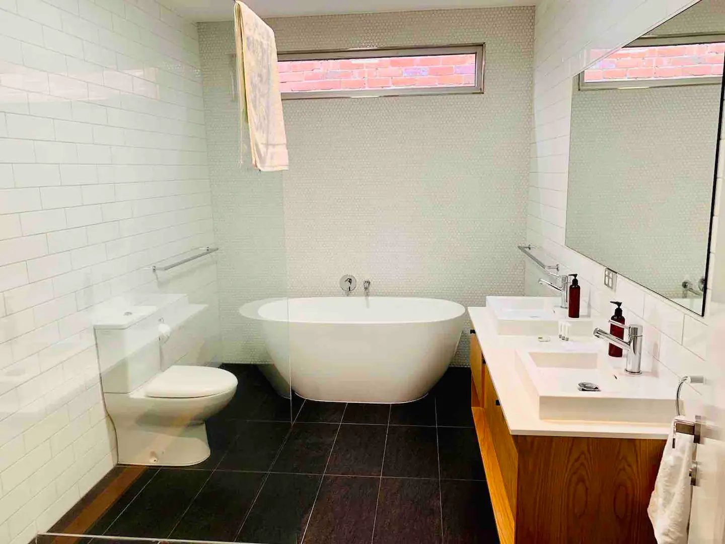 Accessible Accommodation in Richmond - Available now for MTA/STA — Home image 10