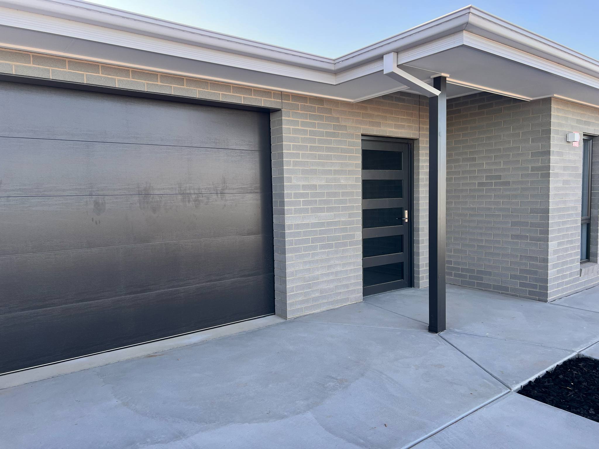 4BR HPS Home with 2 Living Areas & OOA Room – Mildura — Home image 4