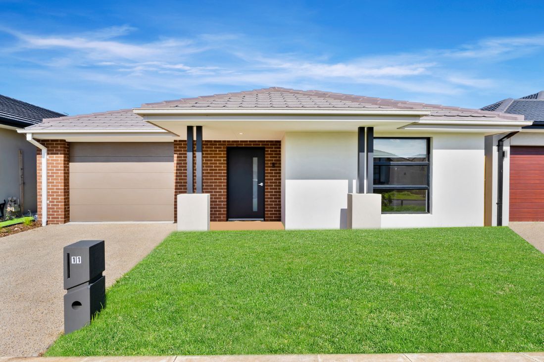 Modern 3-Bedroom HPS - Heifer Avenue, Clyde North VIC — Home image 2