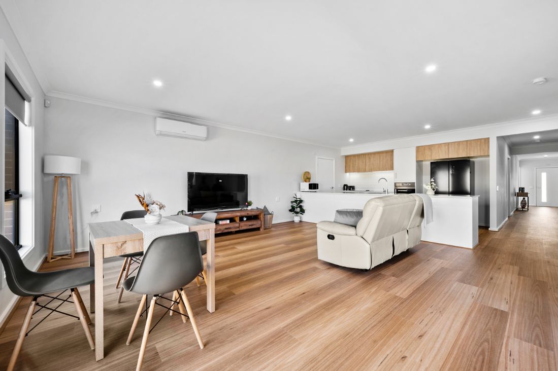 Modern 3-Bedroom HPS - Heifer Avenue, Clyde North VIC — Home image 5