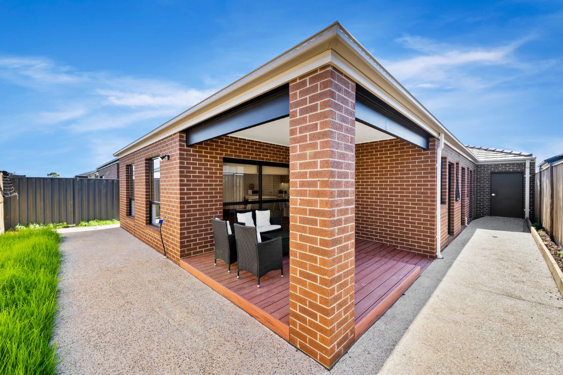 Modern 3-Bedroom HPS - Heifer Avenue, Clyde North VIC — Home image 10