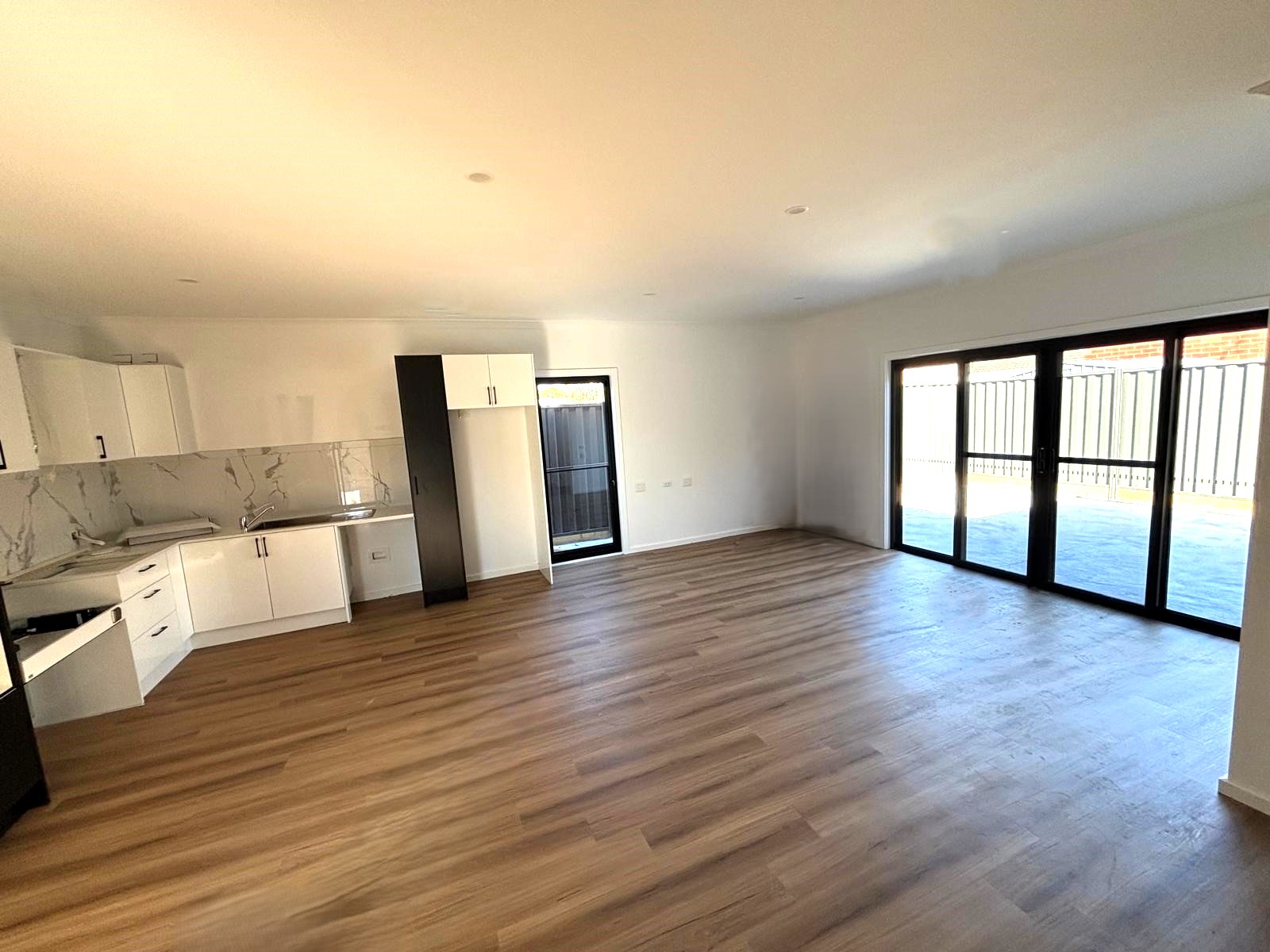 Private Townhouse Living! Single Occupancy — Home image 2
