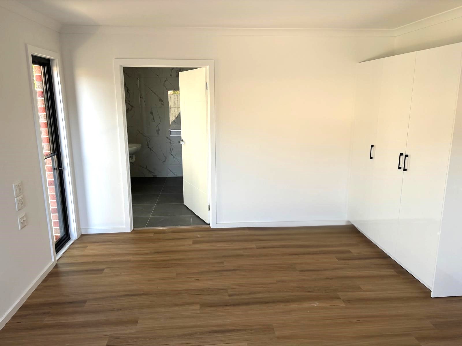 Private Townhouse Living! Single Occupancy — Home image 4