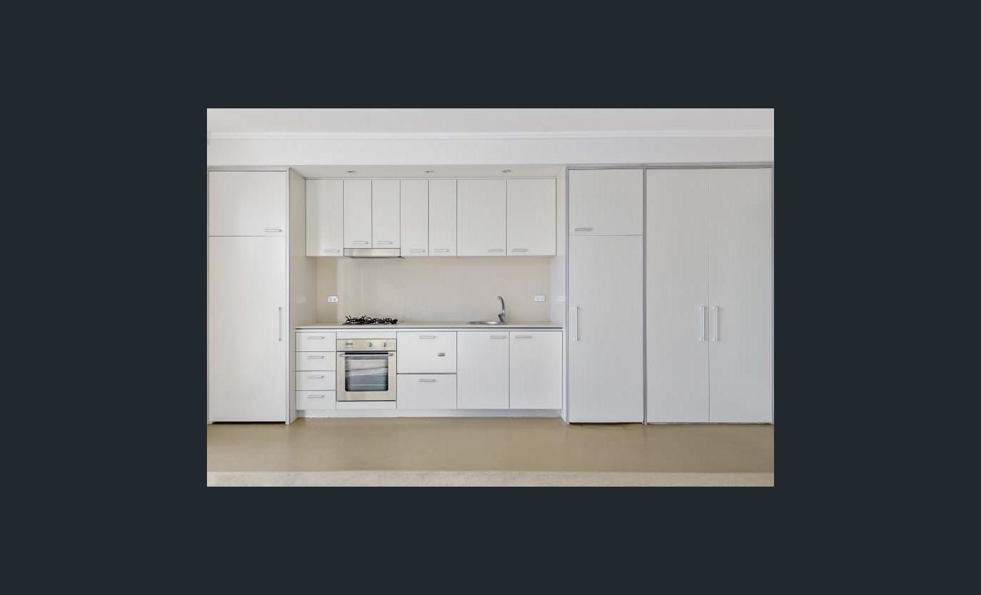 Top floor sun drenched open plan 1 bedroom apartment — Home image 6