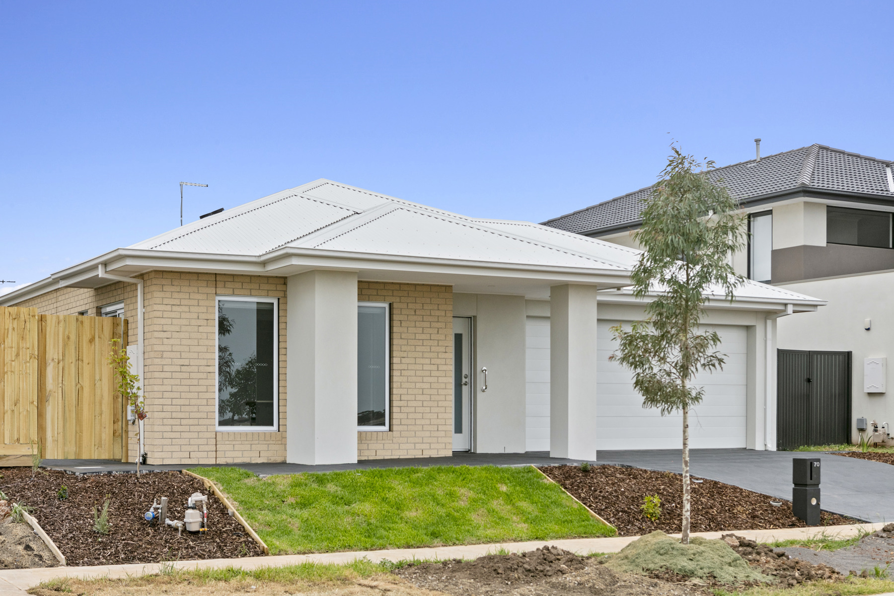 TIRED OF BEING STUCK IN SHARED ACCOMMODATION? 2 Independant Homes on 1 Title in Weir Views