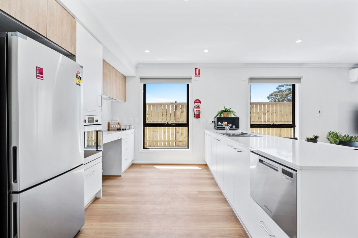 Modern 3-Bedroom HPS - Guling Rise, Clyde North VIC in Clyde North