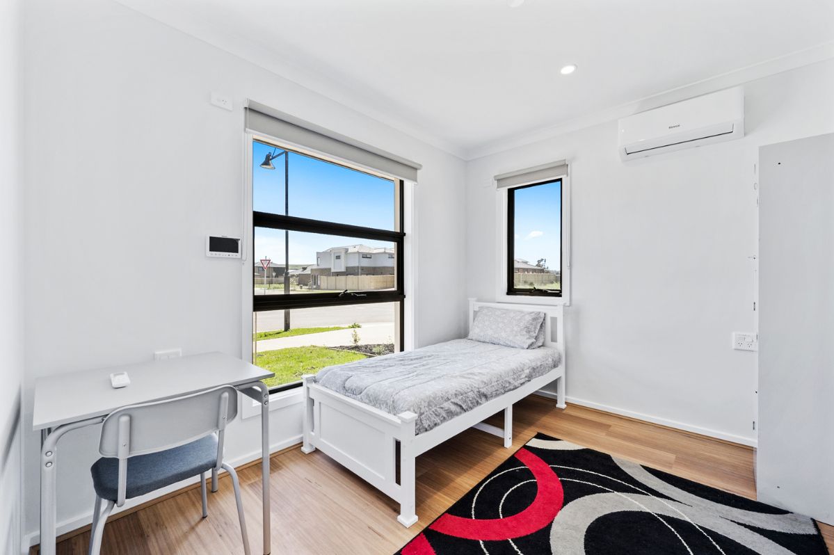 Modern 3-Bedroom HPS - Guling Rise, Clyde North VIC — Home image 8