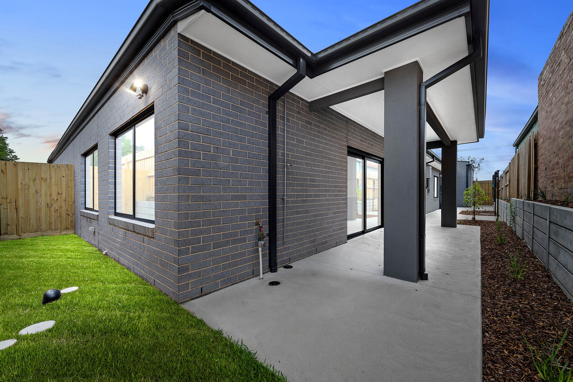 Centrally located in Coburg - live with just 1 other! — Home image 4