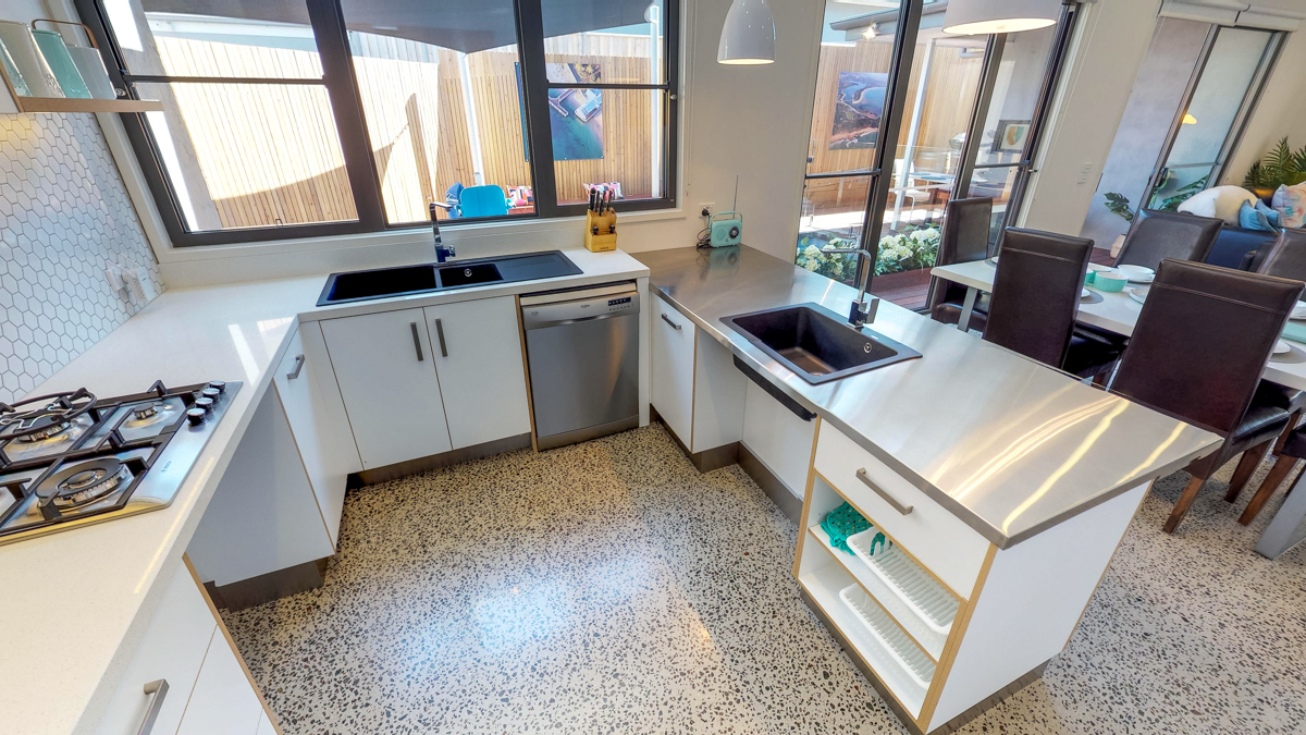 Registered Provider. 4 B/R. Ceiling Hoist. Gas Pool & Pool Lift. — Home image 4