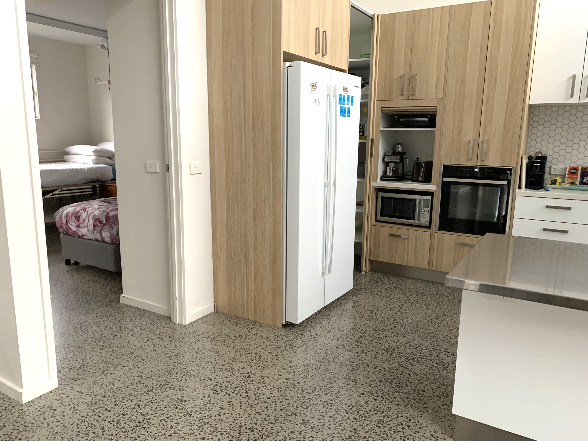 Registered Provider. 4 B/R. Ceiling Hoist. Gas Pool & Pool Lift. — Home image 12