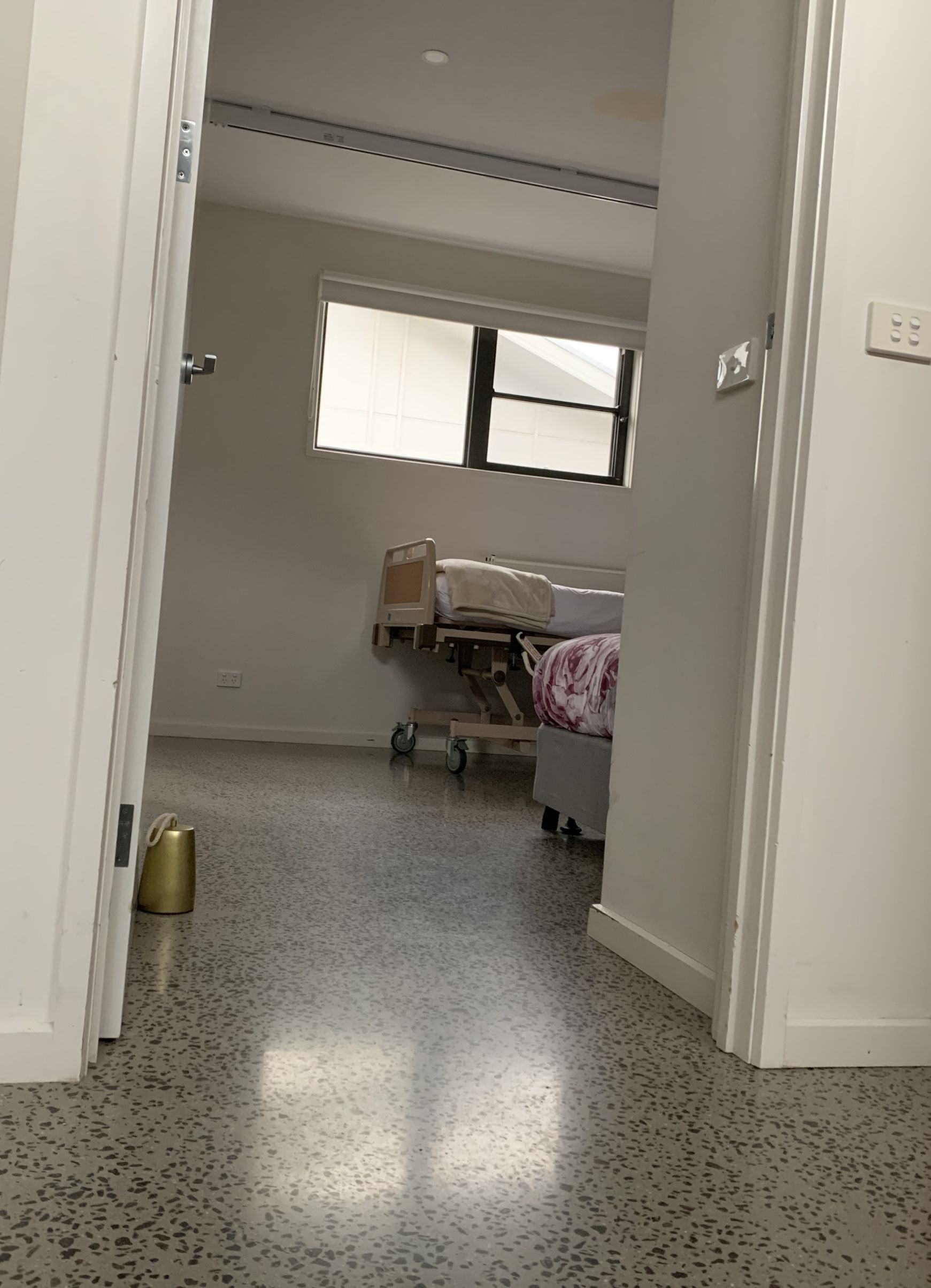 Registered Provider. 4 B/R. Ceiling Hoist. Gas Pool & Pool Lift. — Home image 16