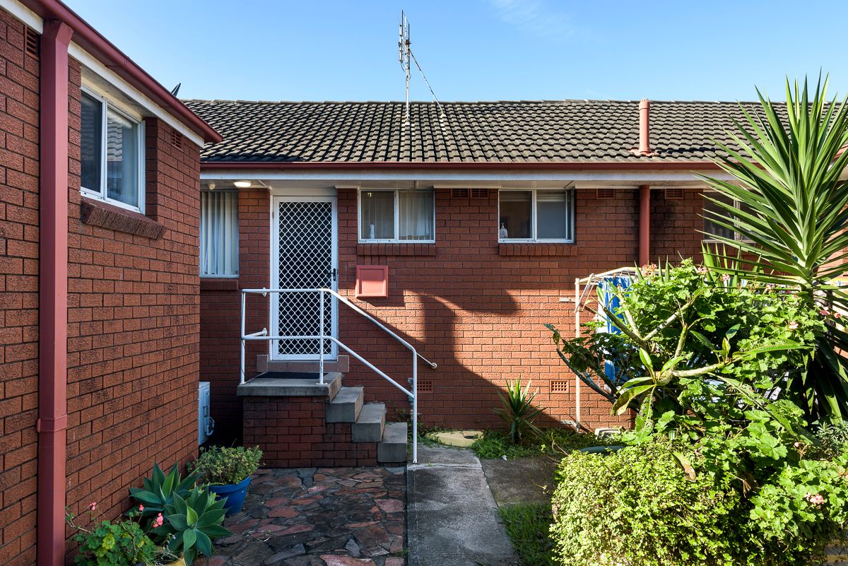 Generously-sized self-contained villa in Merewether in Merewether