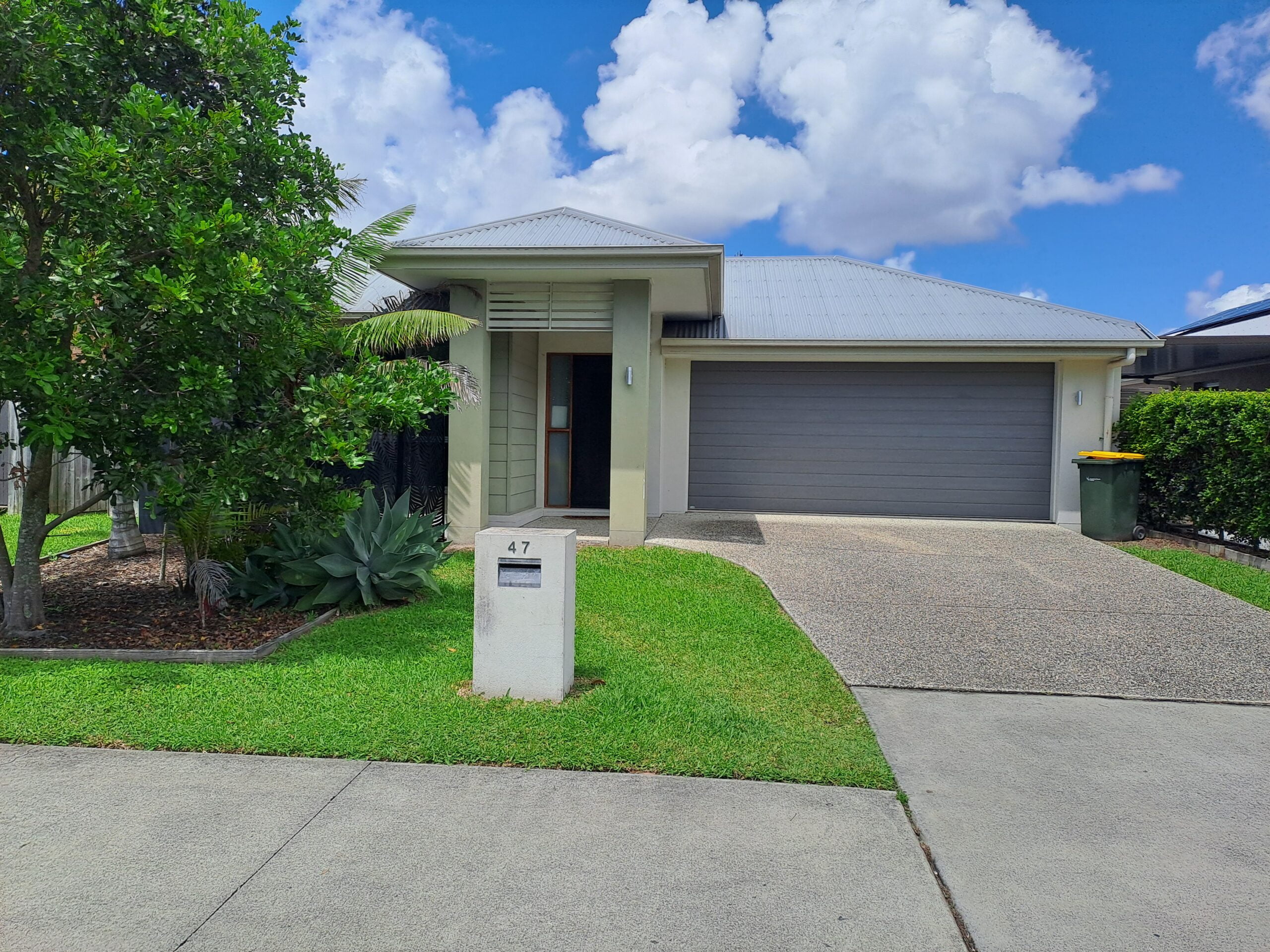 A modern home located in a sought after residential area, with access to local transport, shops and parks. in Meridan Plains