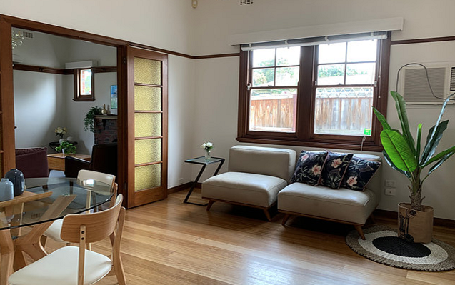 Accessible Newtown 3 B/R Home. MTA - Female with Nil BOH - Avail Immediately. — Home image 2