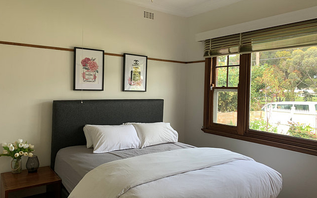 Accessible Newtown 3 B/R Home. MTA - Female with Nil BOH - Avail Immediately. — Home image 9