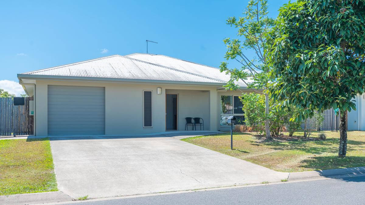 SIL home located in a quiet street close to Cairns in White Rock