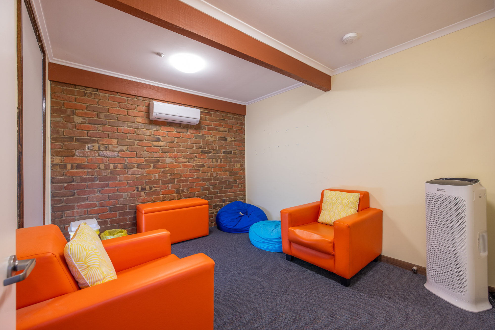 Young, vibrant household close to everything in leafy Wheelers Hill — Home image 8