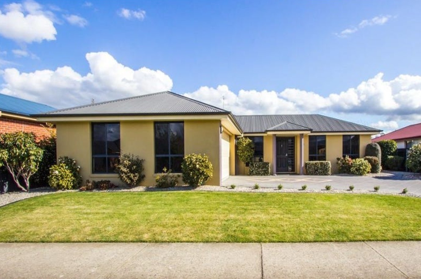Spacious bedroom with private ensuite available in a modern SIL home in Newstead — Home image 2