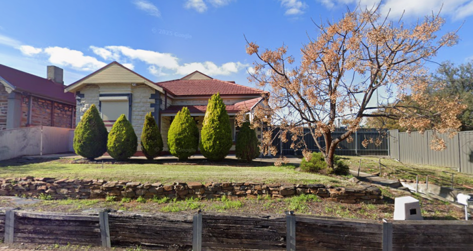 Spacious and conveniently located home in Stepney — Home image 3
