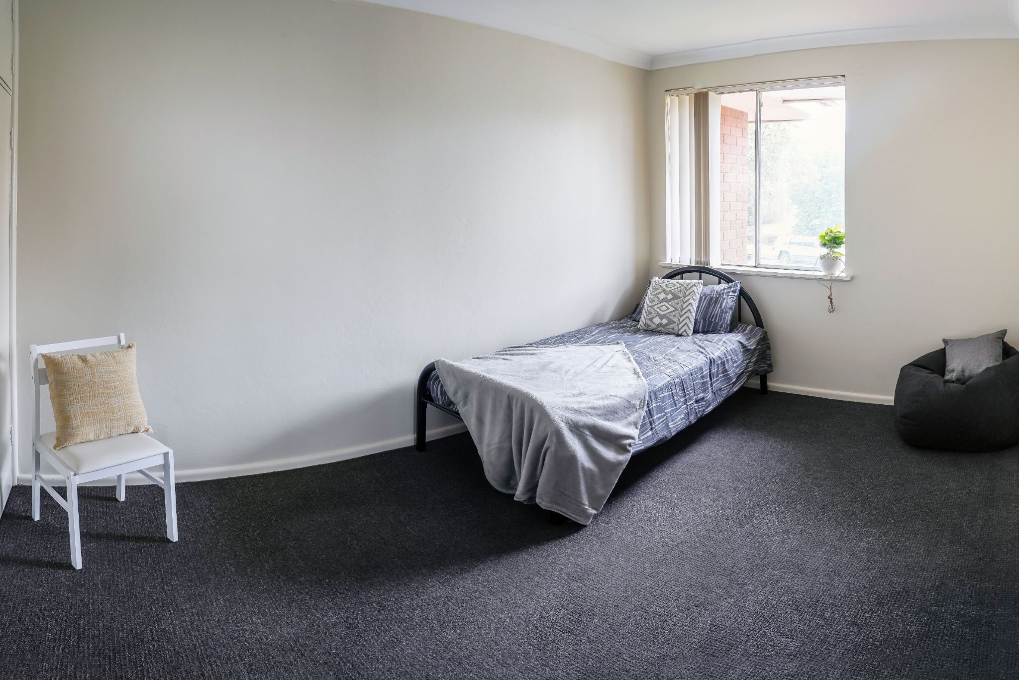 Newly renovated 8x2 bedroom units located in the heart of Penrith in Penrith