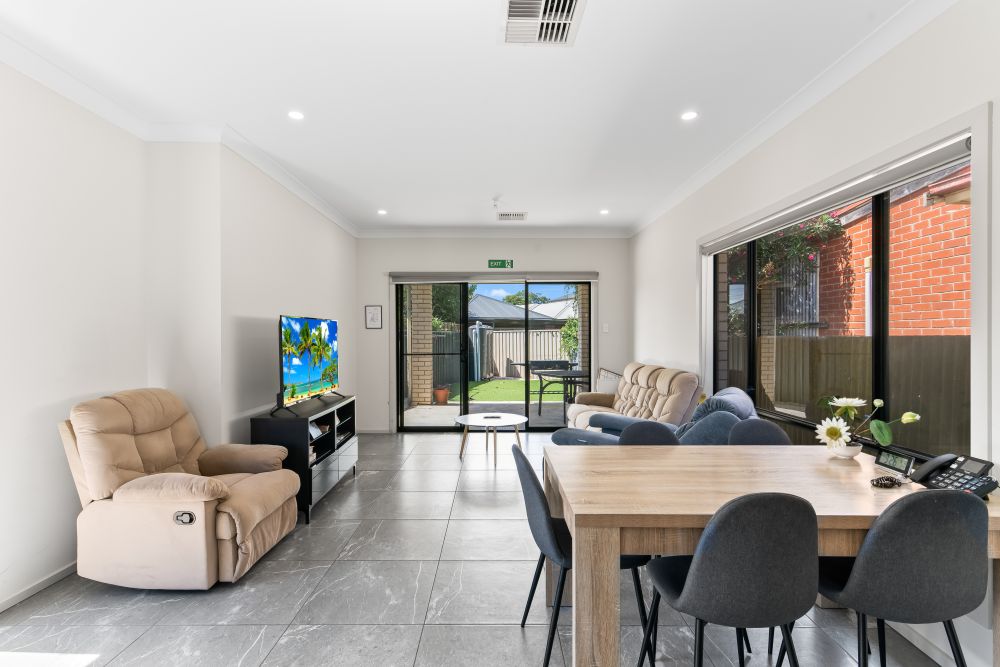 SIL -Cozy & Comfortable Home in Oaklands Park – Perfect for Independent Male — Home image 5