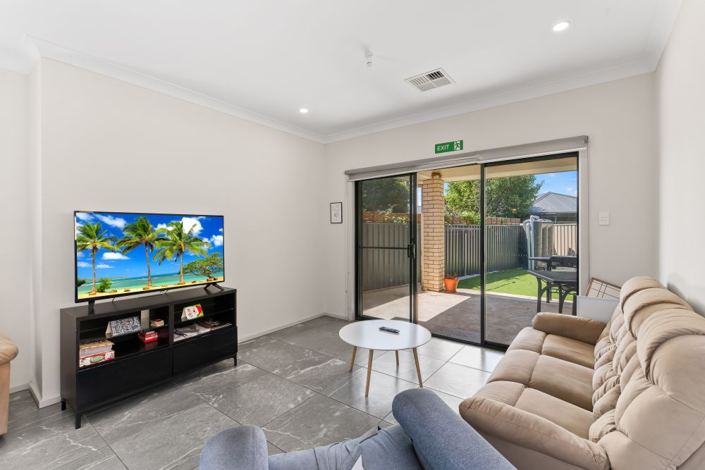 SIL -Cozy & Comfortable Home in Oaklands Park – Perfect for Independent Male — Home image 8