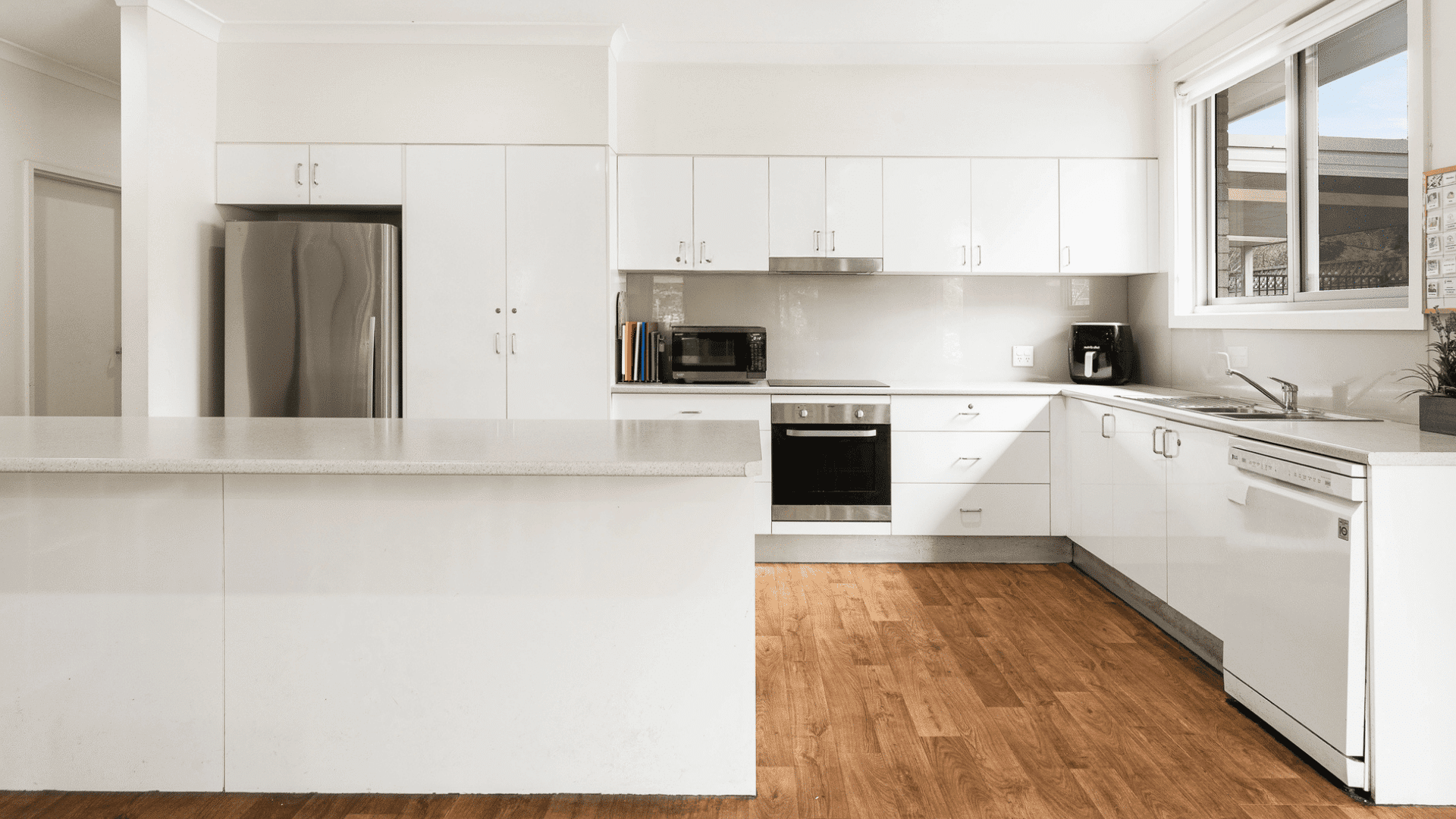 Wahroonga – modern, shared 5-bedroom home — Home image 5