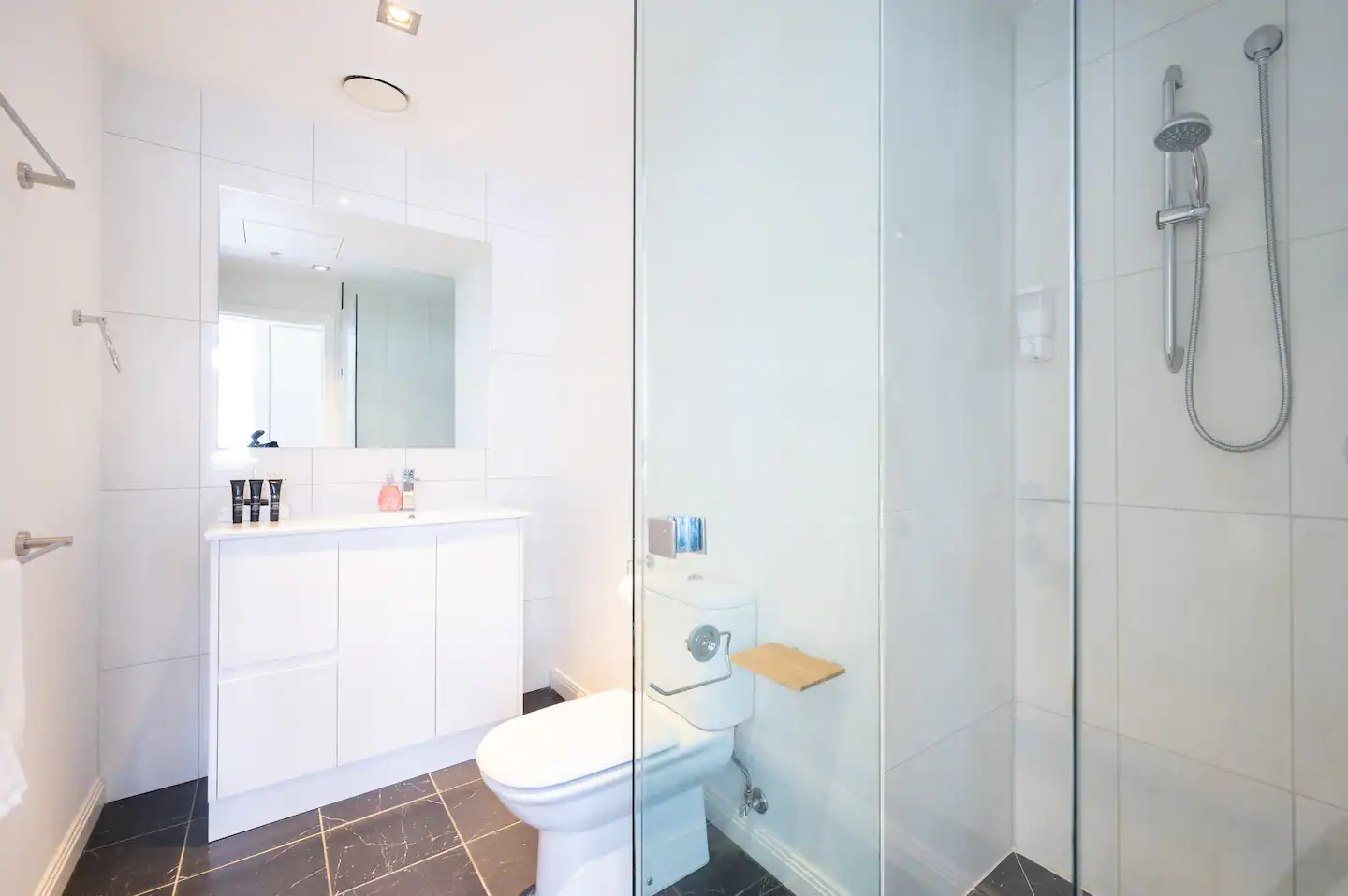 Accessible Accommodation in Melbourne CBD - Available now for MTA/STA — Home image 6