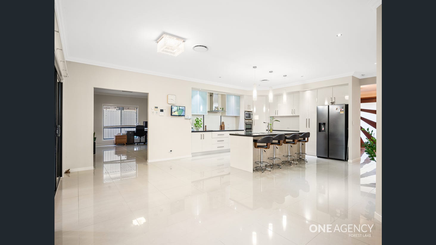 IMMACULATE SIL HOUSE AVAILABLE — Home image 4