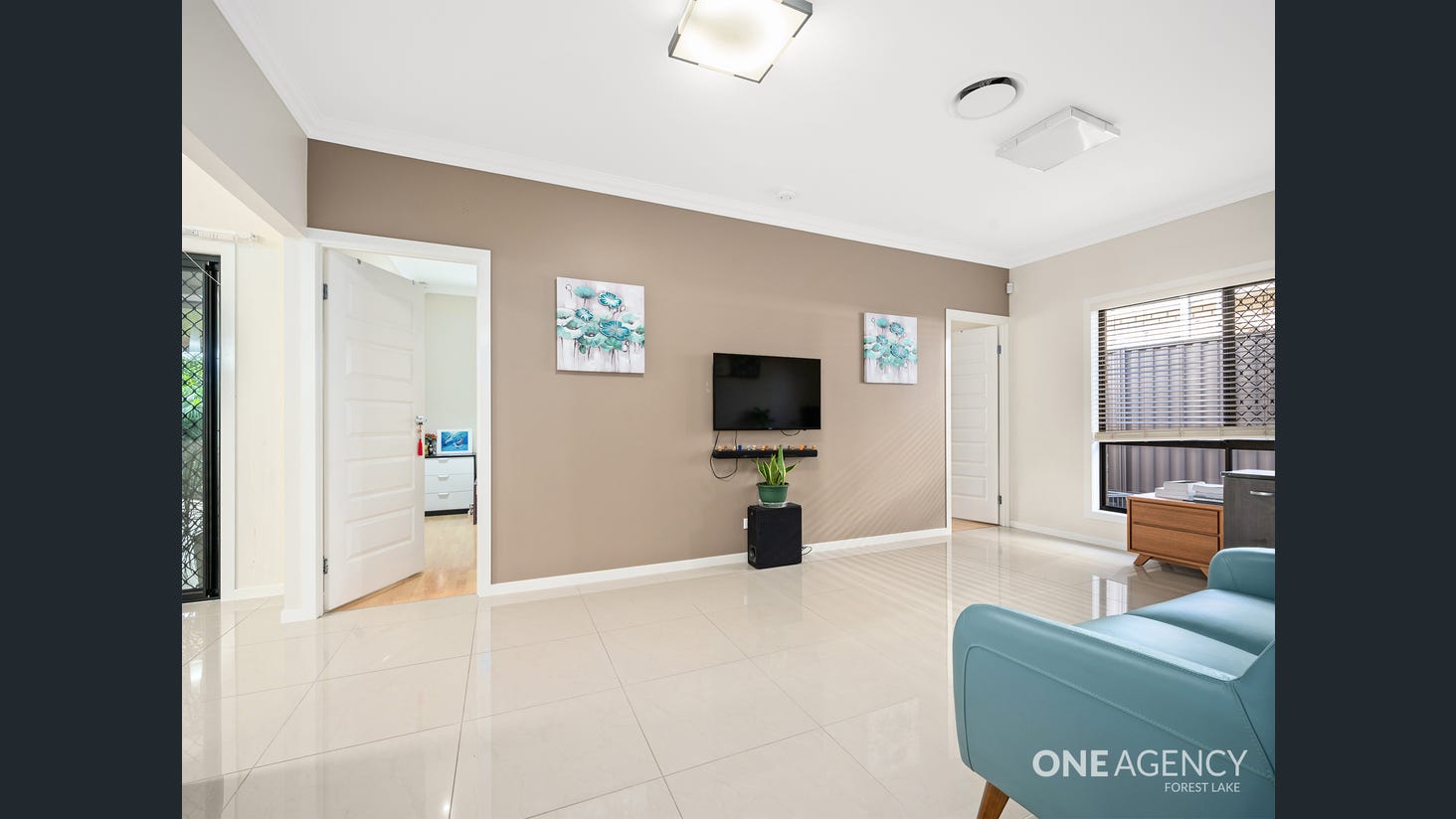 IMMACULATE SIL HOUSE AVAILABLE — Home image 6