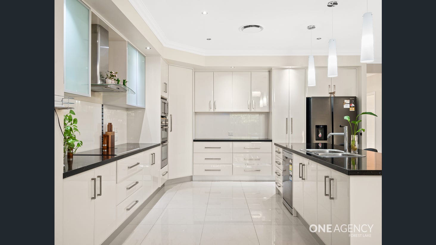 IMMACULATE SIL HOUSE AVAILABLE — Home image 8