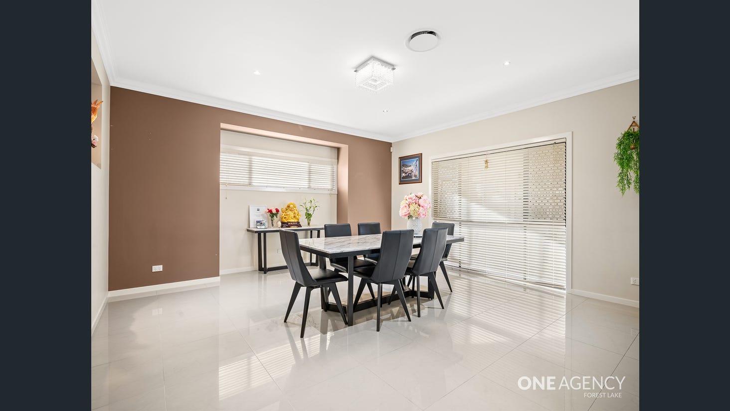 IMMACULATE SIL HOUSE AVAILABLE — Home image 9