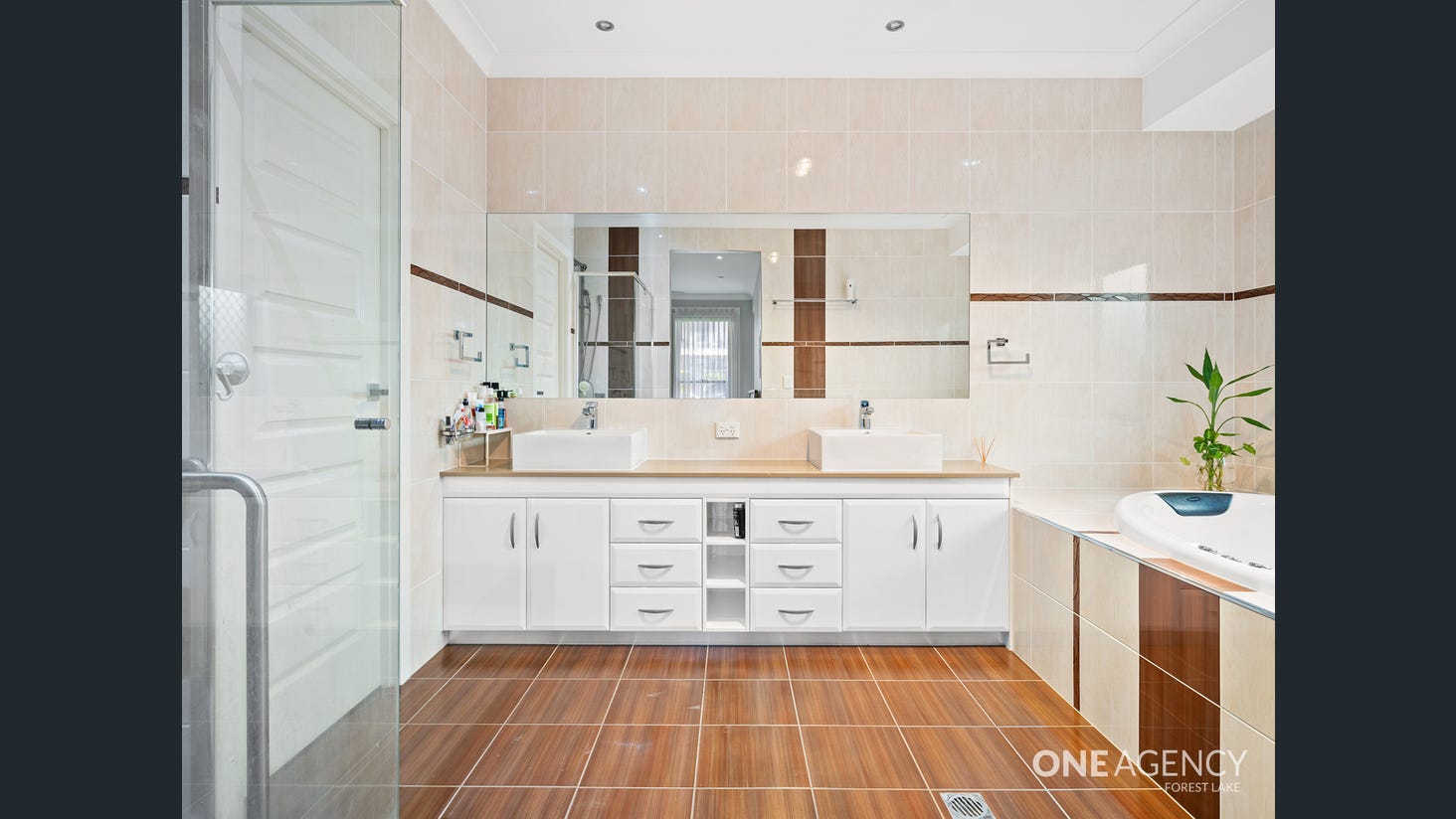 IMMACULATE SIL HOUSE AVAILABLE — Home image 12