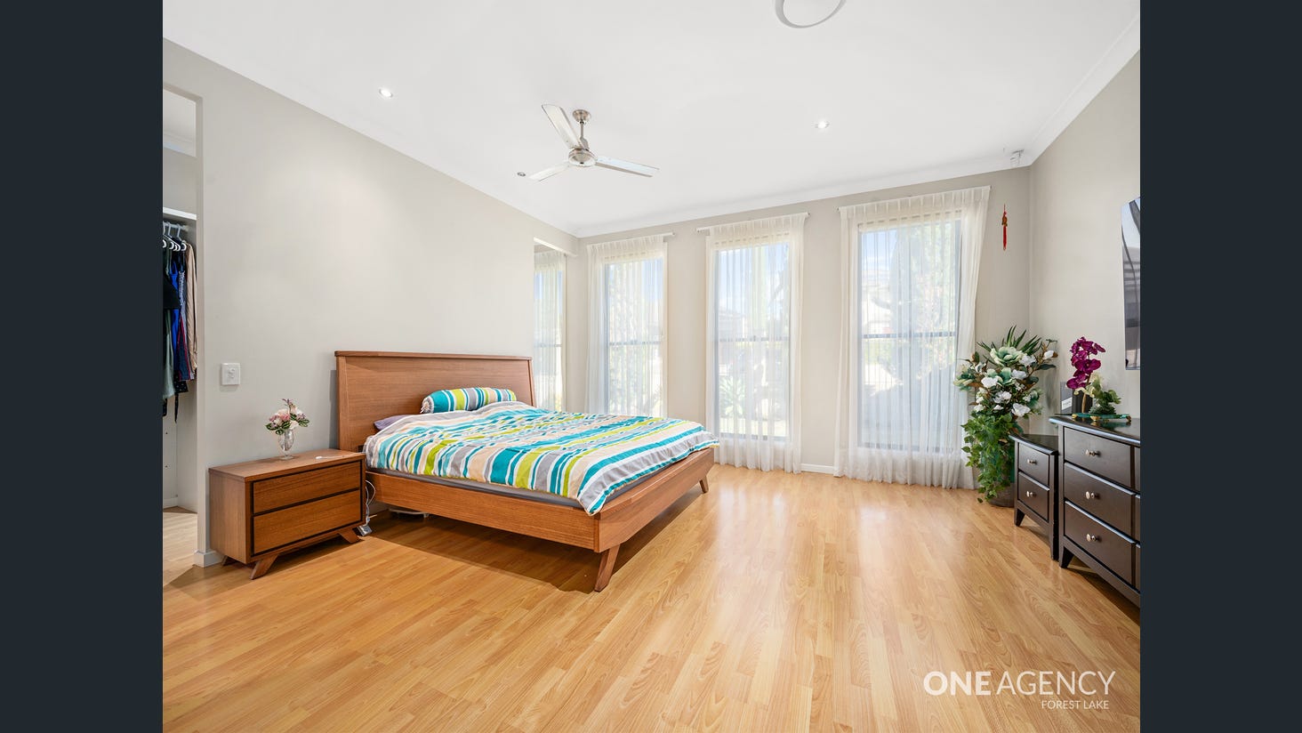 IMMACULATE SIL HOUSE AVAILABLE — Home image 14