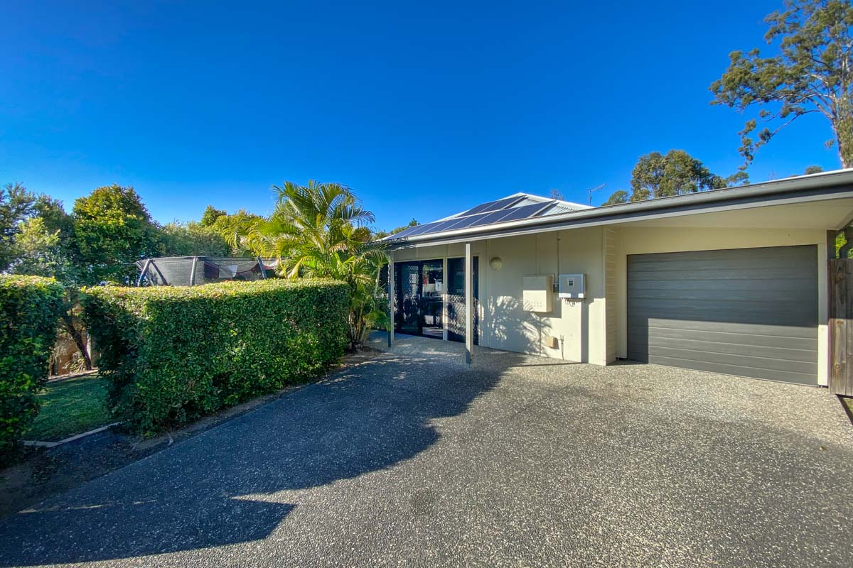Fully accessible ensuite bedroom with kitchenette and private patio, with close access to shops and amenities. in Pimpama