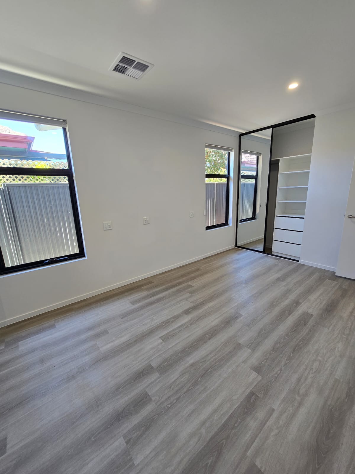 Accessible Living in the Heart of Hackham West — Home image 3