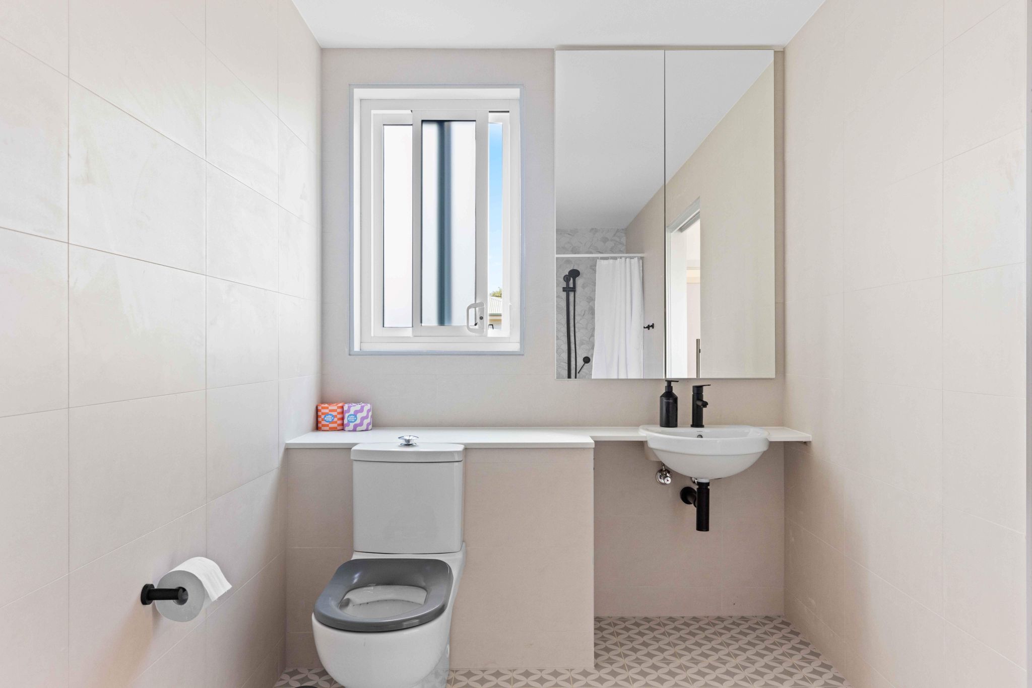 One Bedroom with Study HPS Apartment - Banora Point — Home image 2