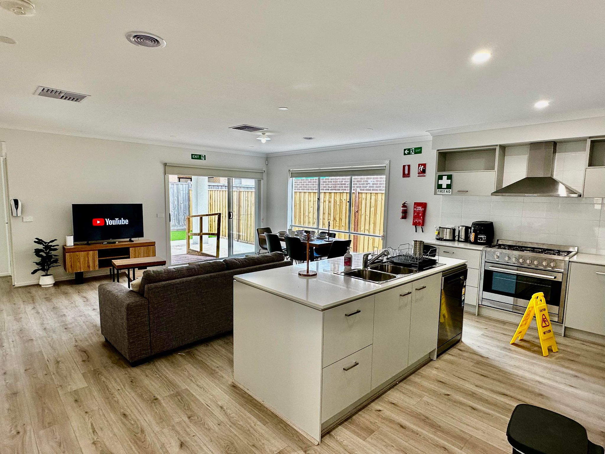Beautiful, newly built SIL/MTA/STA- Respite  accommodation- Close to Hospital — Home image 10
