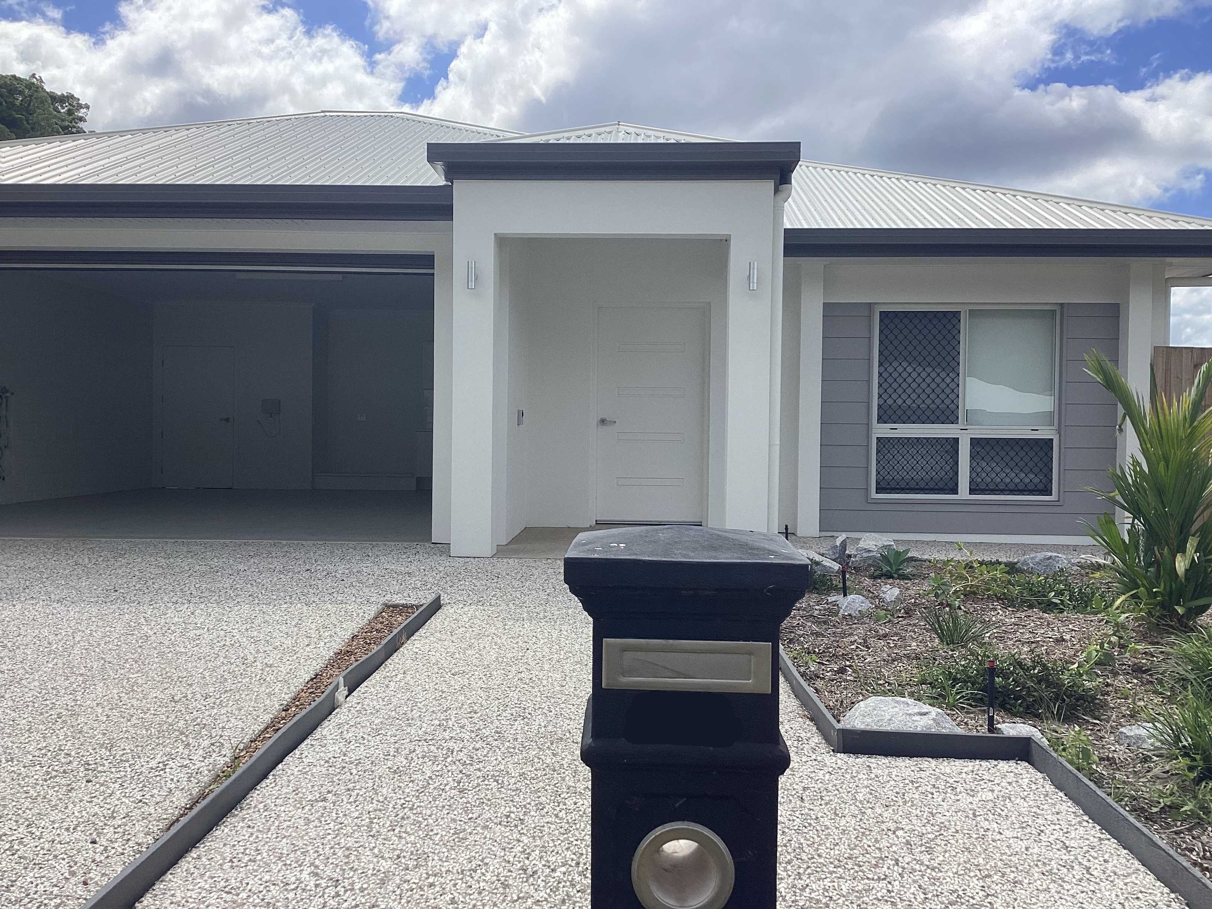 Contemporary SDA Home in Bentley Park! in Bentley Park