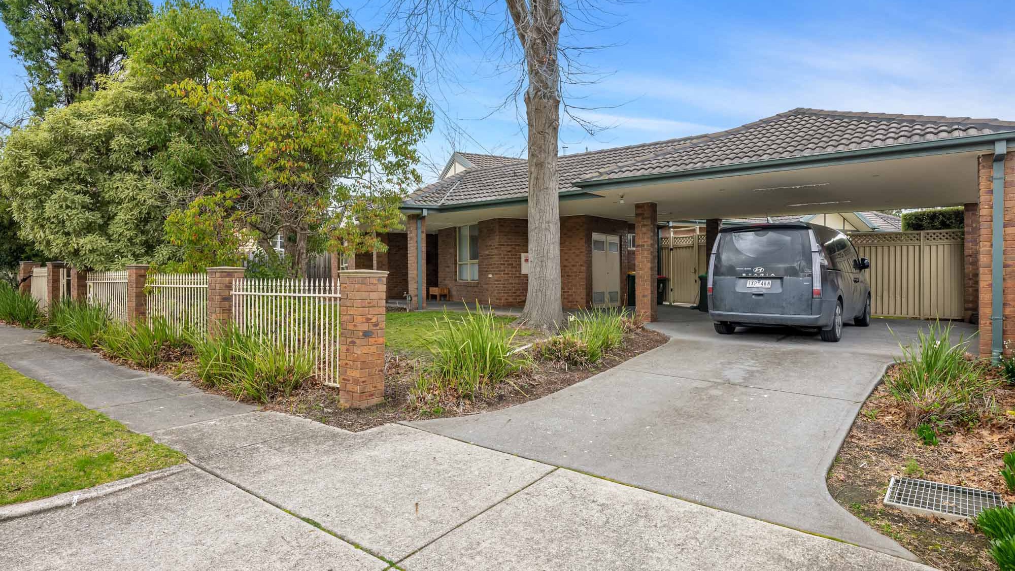 Fully accessible home nestled in peaceful Blackburn North in Blackburn North