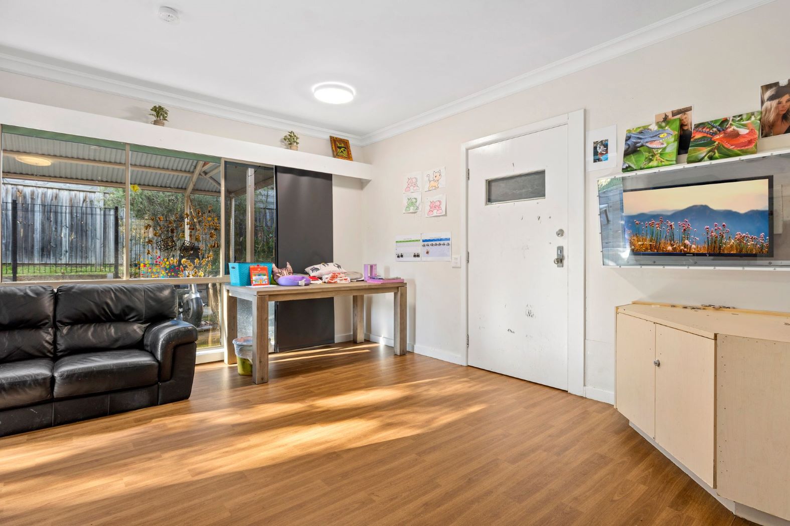 Conveniently located and brimming with robust features located in Croydon — Home image 3
