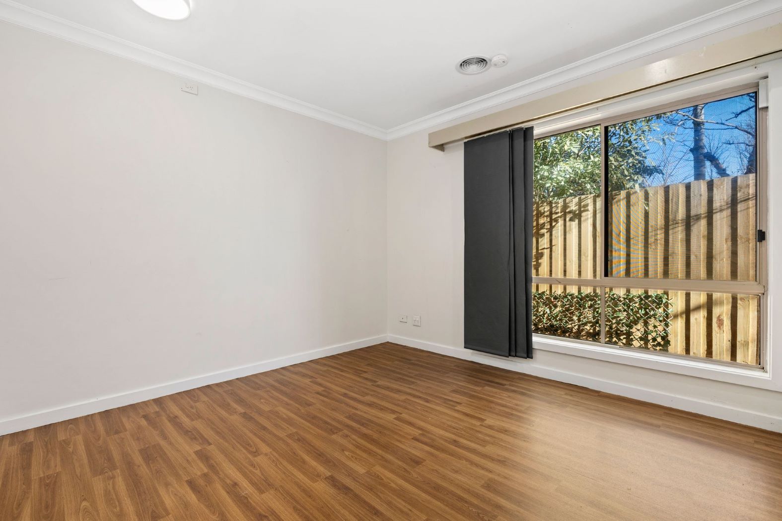 Conveniently located and brimming with robust features located in Croydon — Home image 5