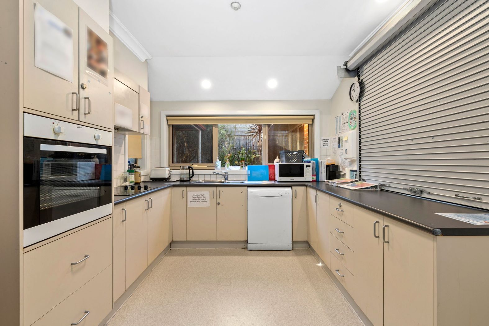 Conveniently located and brimming with robust features located in Croydon — Home image 6