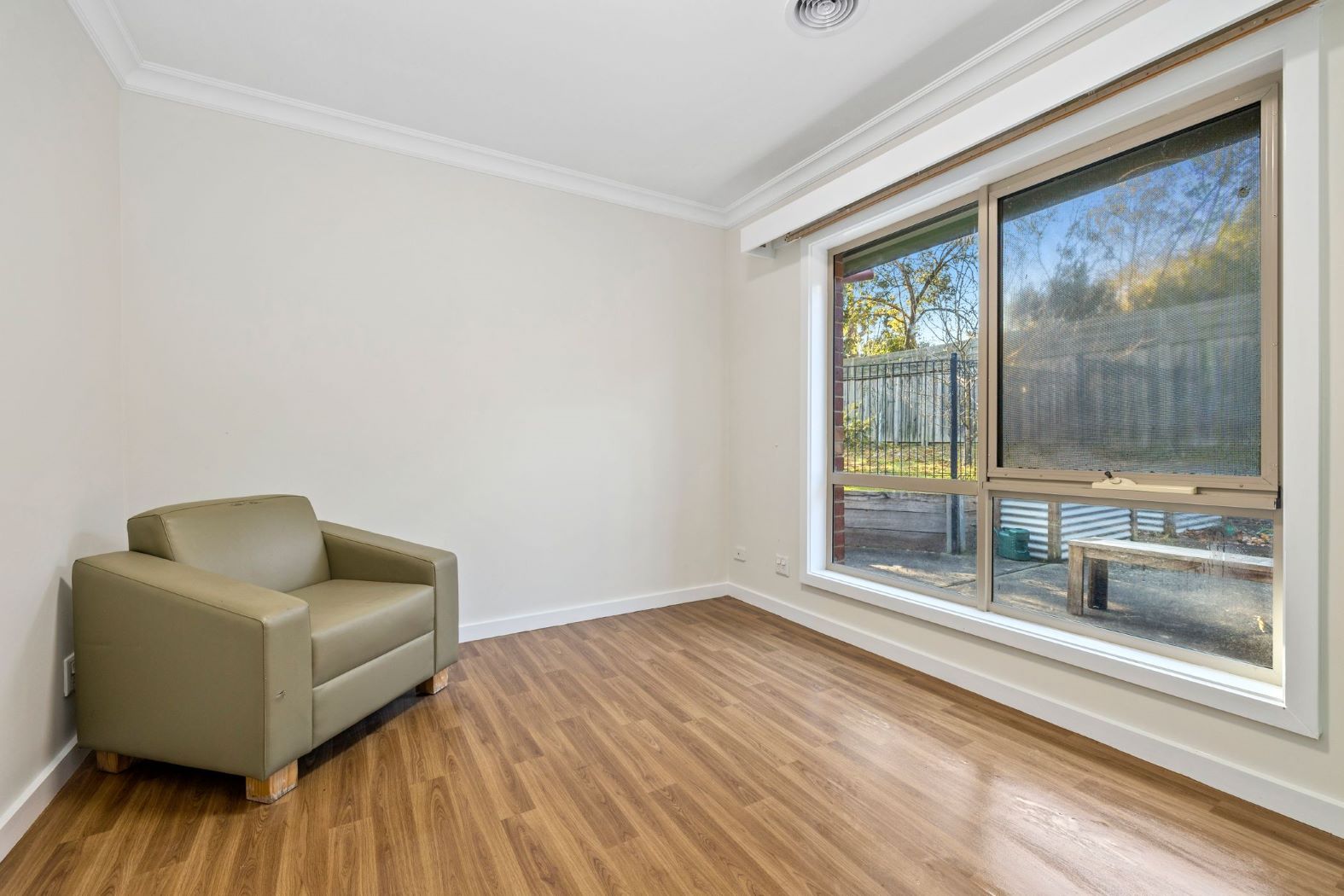 Conveniently located and brimming with robust features located in Croydon — Home image 7