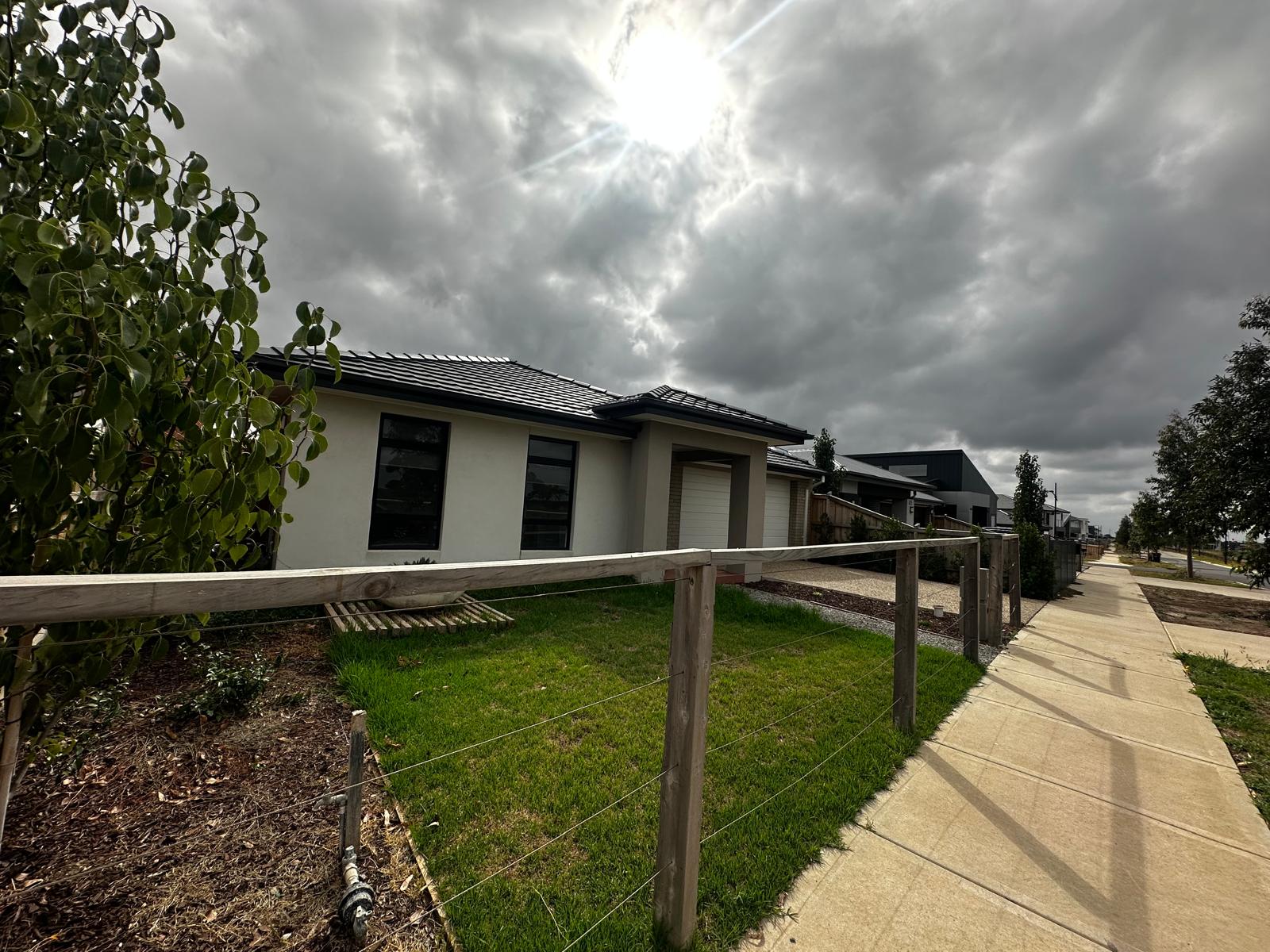 Luxury Living in Rockbank – Ex-Display Home with Premium Finishes! — Home image 7