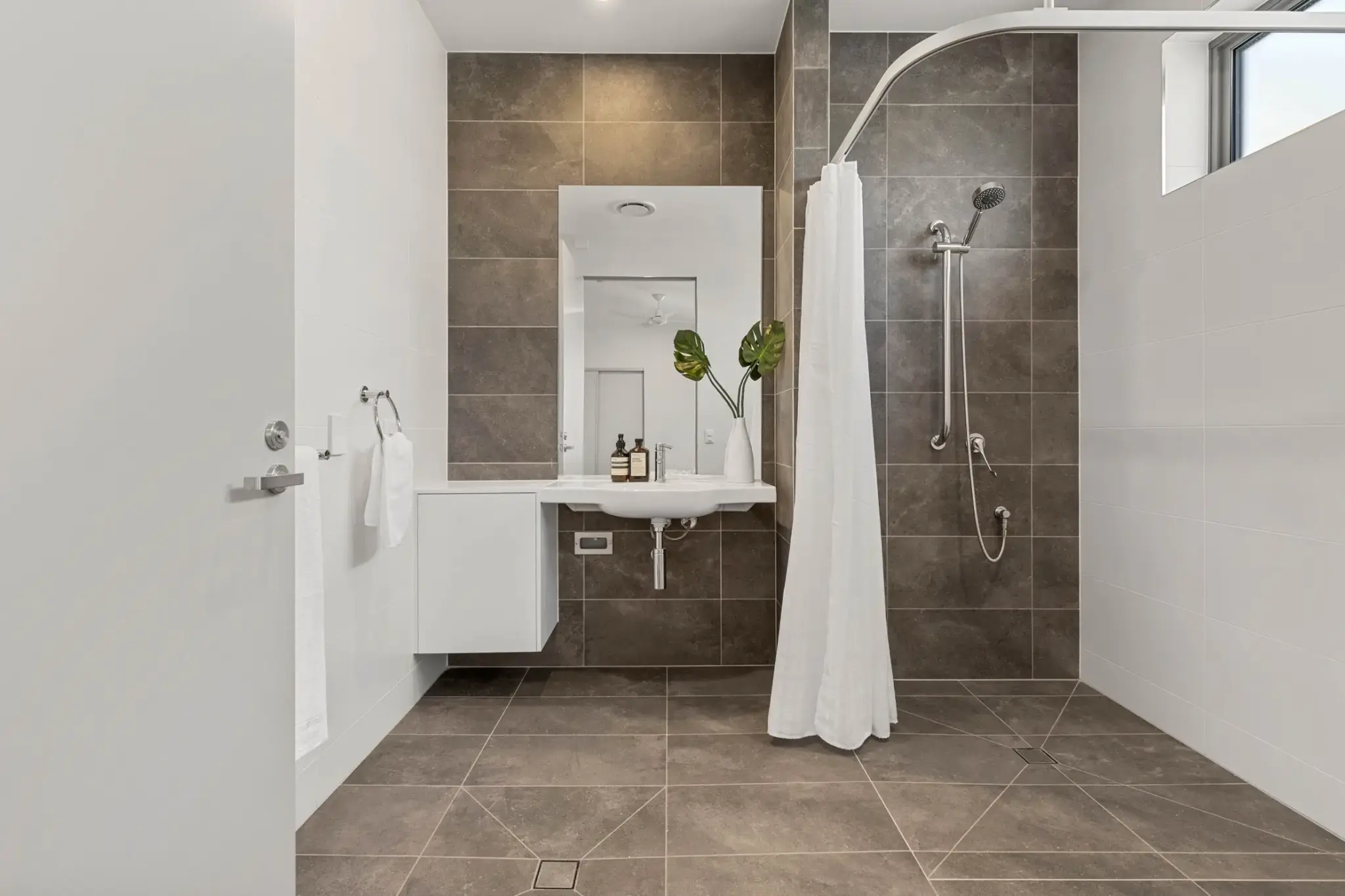 Cream of the Crop: HPS Apartments — Cleveland, QLD! — Home image 4