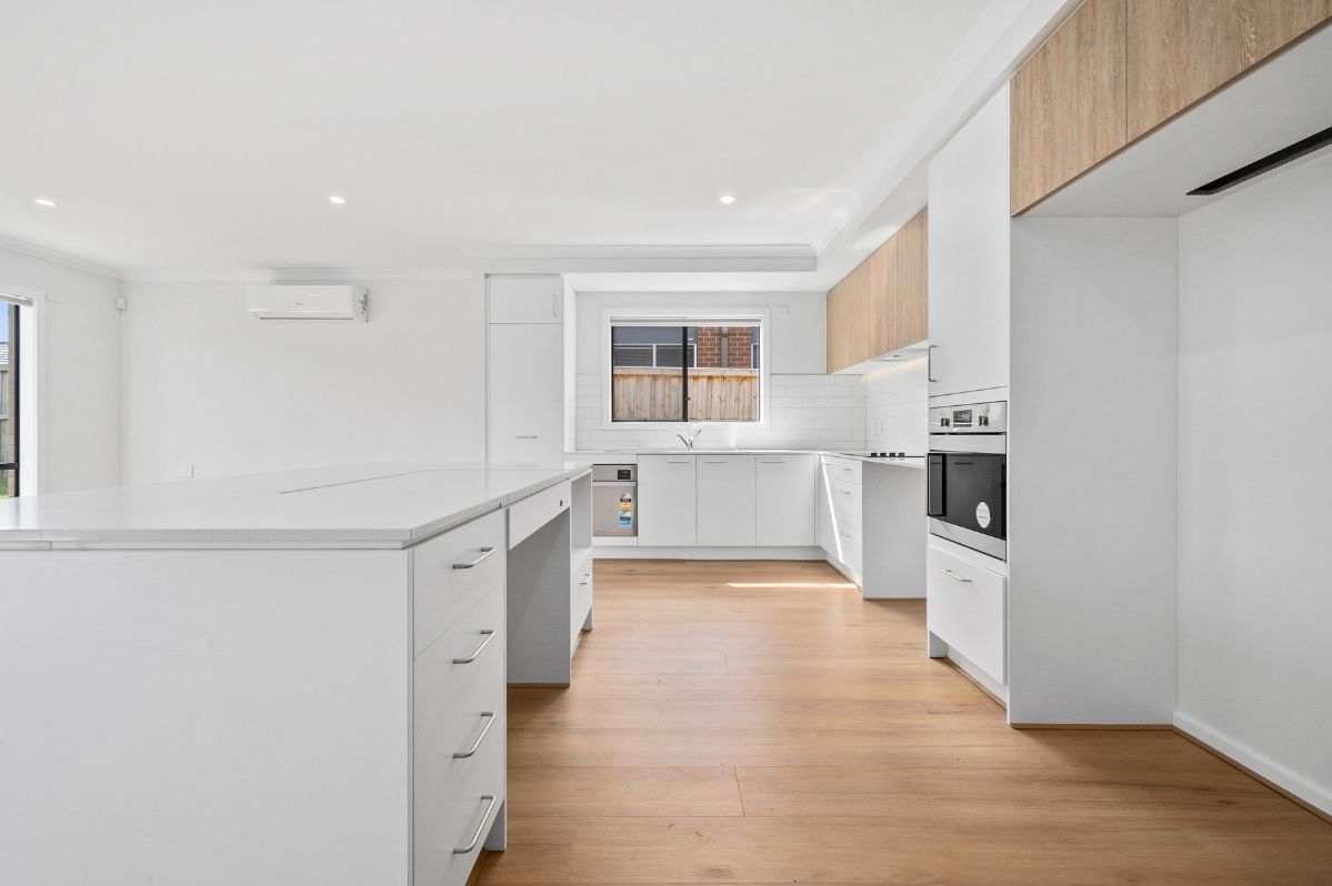 Modern 4-Bedroom HPS - Charlotte Street, New Norfolk — Home image 2